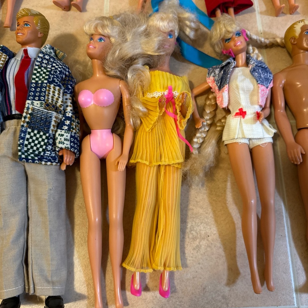 Vintage 60s 70s 80s & 90s Barbie Doll Lot And Some Clothes 21 Dolls - Picture 13 of 16